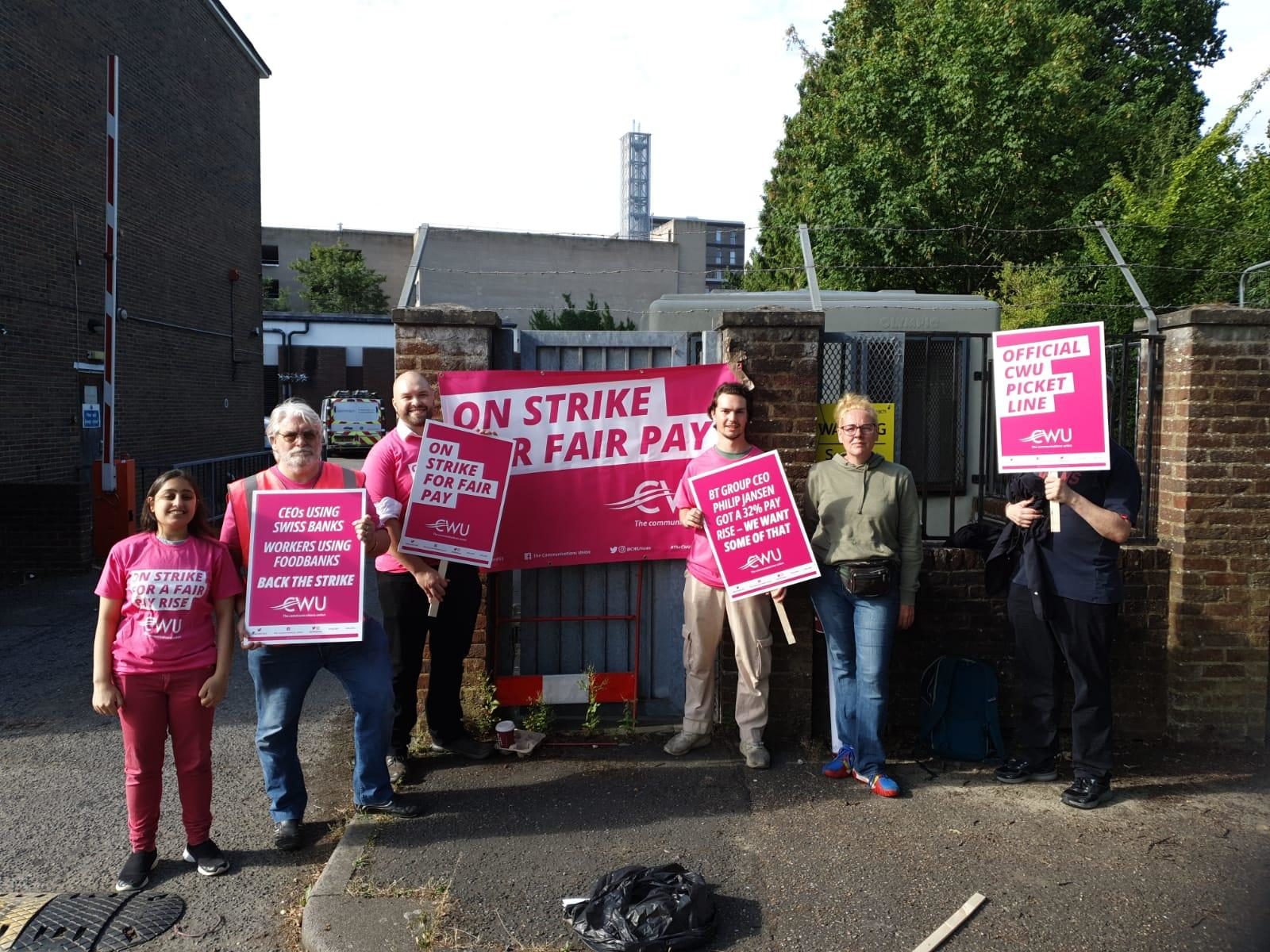 Labour members support CWU picket